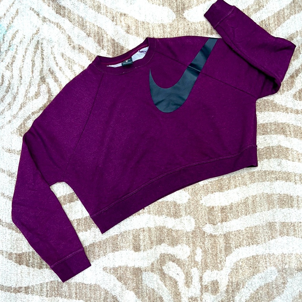 Cropped Nike sweatshirt